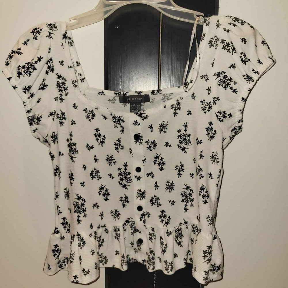 black and white crop shirt size xs